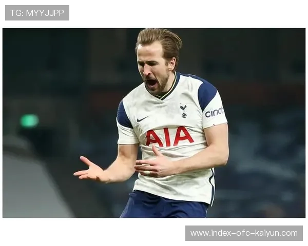 凯恩后仰头球摆渡制造致命空间，热刺前线流动性增强——一场战术美学的呈现与热血体验